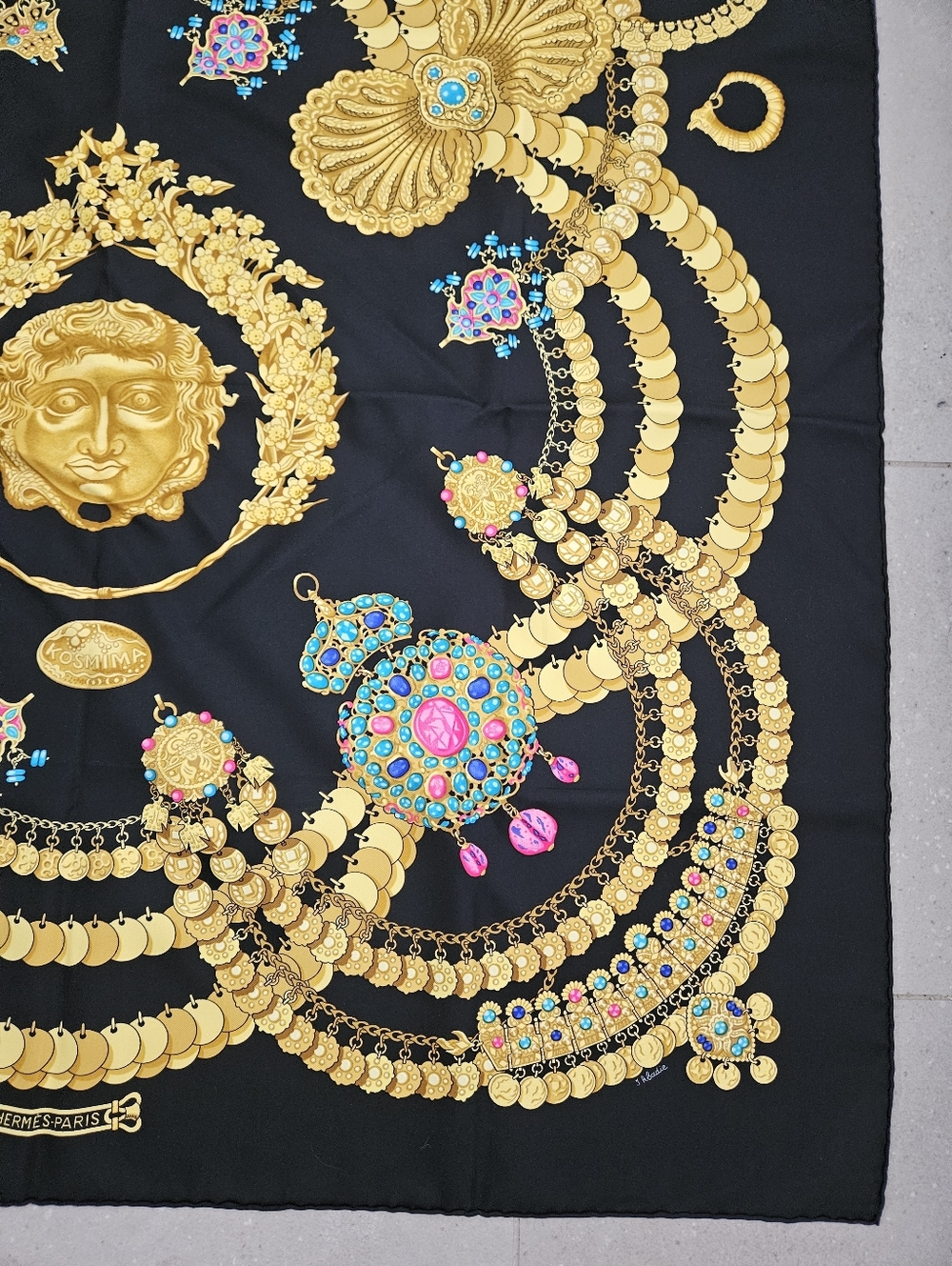 🇨🇵HERMES "Kosmima" Black & Gold Medallion Silk Scarf 90X90cm(approx) authentic - Picture 10 of 12
